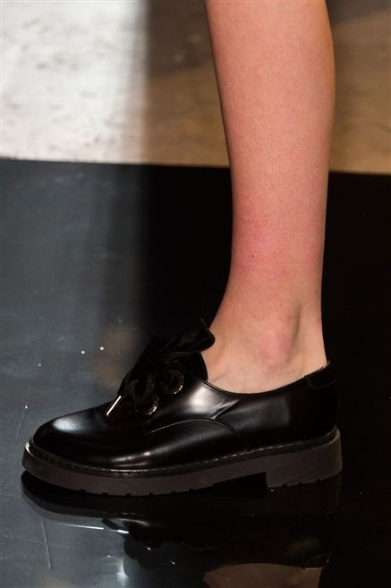 Footwear, Human leg, Fashion, Black, Leather, Foot, Silver, Dress shoe, Dancing shoe, Ankle, 