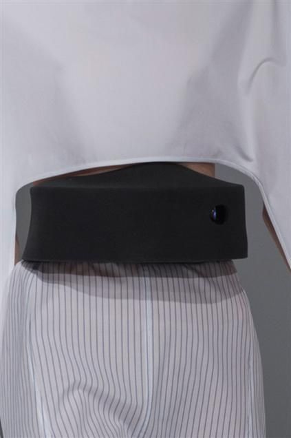 Chalayan-clp-RS17-5144_oggetto_sfilata_430x620