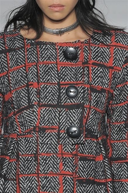 Pattern, Shoulder, Textile, Jewellery, Black hair, Fashion, Beauty, Neck, Plaid, Fashion model, 