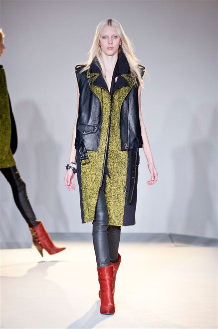 Leg, Textile, Joint, Outerwear, Fashion show, Style, Runway, Knee, Boot, Knee-high boot, 