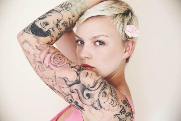Tattoo, Skin, Shoulder, Elbow, Eyelash, Muscle, Makeover, Temporary tattoo, Hair accessory, Portrait photography, 