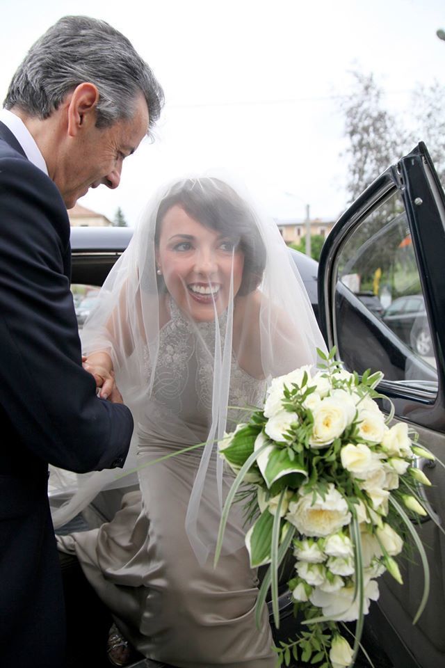 Bridal veil, Dress, Veil, Bouquet, Petal, Bridal clothing, Photograph, Flower, Bride, Coat, 