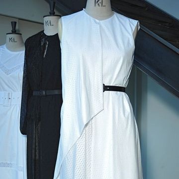 Sleeve, Textile, Collar, Clothes hanger, Fashion, Grey, One-piece garment, Fashion design, Day dress, Boutique, 