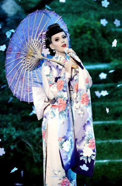 Kimono, Fashion, Costume, Street fashion, Costume design, Makeover, Fashion design, Tradition, Model, Shimada, 