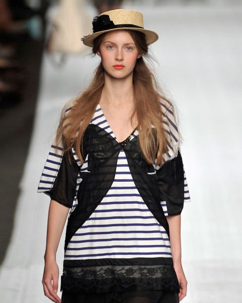 Clothing, Lip, Sleeve, Shoulder, Hat, Collar, Joint, Fashion show, Style, Fashion model, 