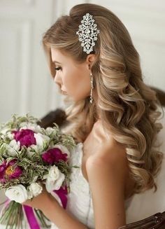 Hair, Brown, Petal, Hairstyle, Bouquet, Hair accessory, Photograph, Style, Beauty, Headpiece, 