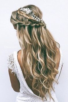 Hairstyle, Hair accessory, Style, Headpiece, Headgear, Fashion, Long hair, Costume accessory, Neck, Liver, 