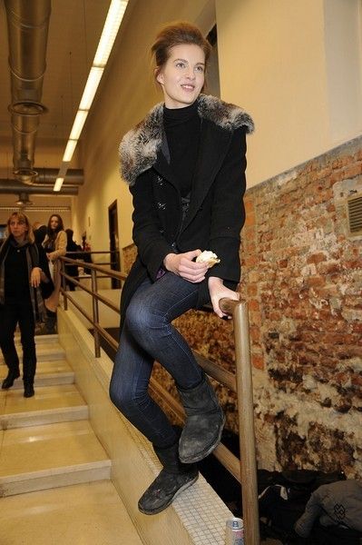 Leg, Trousers, Stairs, Jeans, Textile, Standing, Denim, Outerwear, Style, Jacket, 