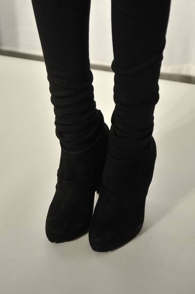 Style, Black, Costume accessory, Monochrome, Black-and-white, Monochrome photography, Sock, Boot, Shadow, 