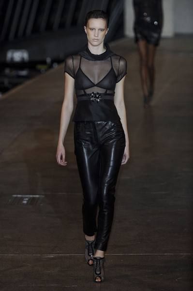 Joint, Latex, Style, Fashion show, Fashion model, Fashion, Leather, Neck, Runway, Beauty, 