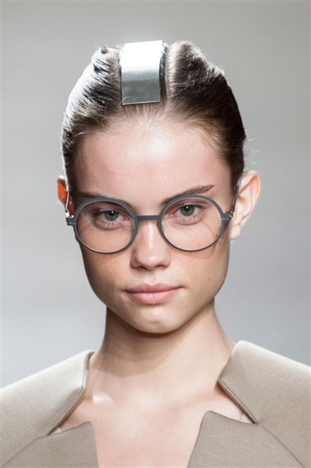 Eyewear, Glasses, Ear, Vision care, Lip, Hairstyle, Collar, Chin, Forehead, Shoulder, 