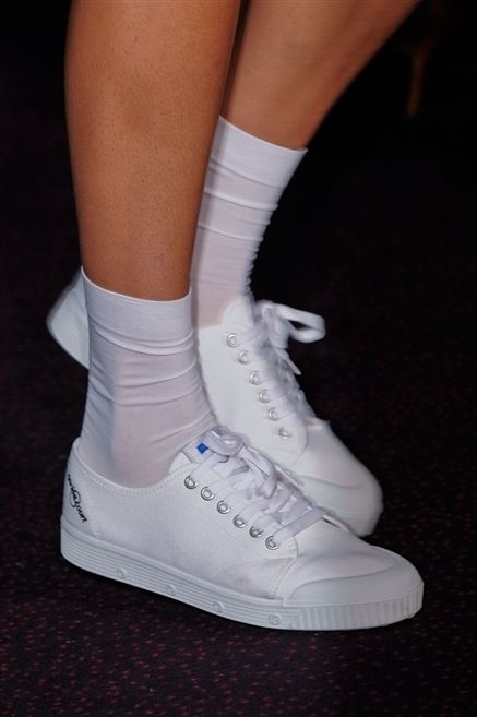 Human, Human leg, Joint, White, Fashion, Grey, Sock, Knee, Walking shoe, Calf, 