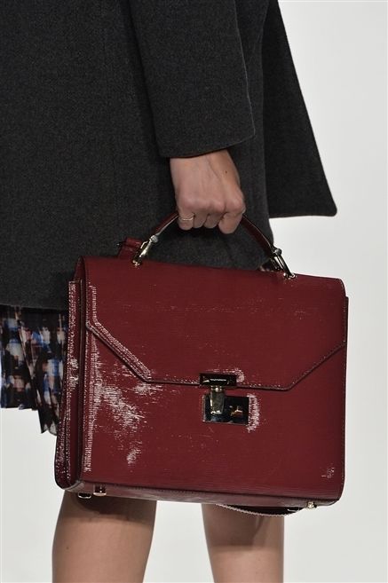 Sleeve, Shoulder, Joint, Red, Bag, Style, Fashion, Maroon, Luggage and bags, Shoulder bag, 