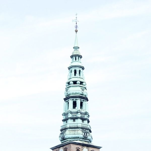 Tower, Architecture, Landmark, Finial, Spire, Steeple, Skyscraper, Holy places, Place of worship, Church, 
