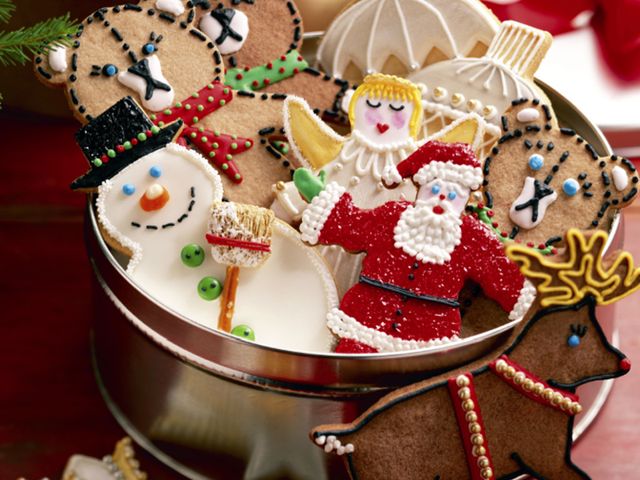 Christmas, Fictional character, Holiday, Christmas eve, Working animal, Snowman, Santa claus, Christmas decoration, Horse, Tradition, 