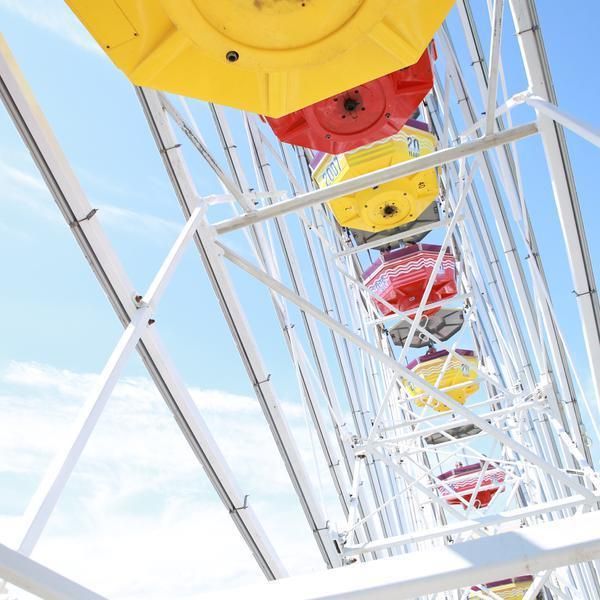 Yellow, Line, Amusement ride, Ferris wheel, Amusement park, Sunlight, Colorfulness, Nonbuilding structure, Fair, Gas, 