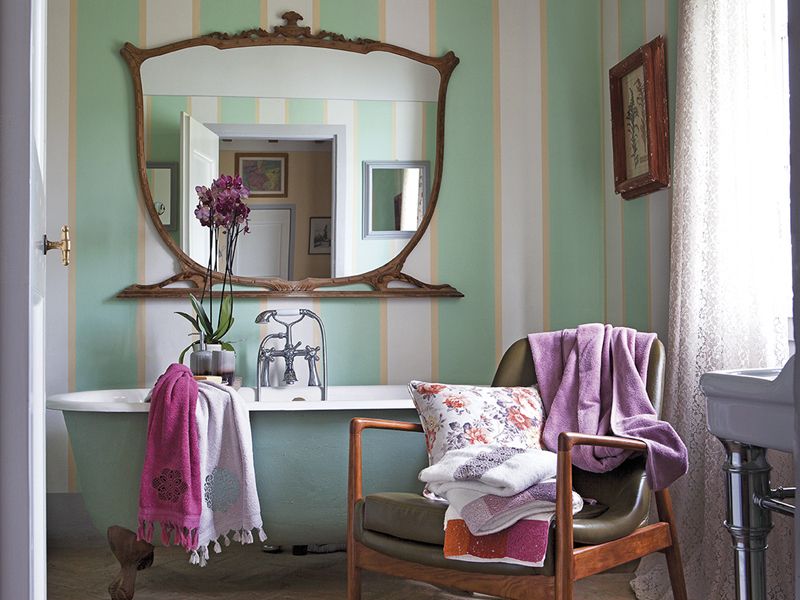Room, Interior design, Textile, Purple, Interior design, Mirror, Lavender, Violet, Linens, Picture frame, 