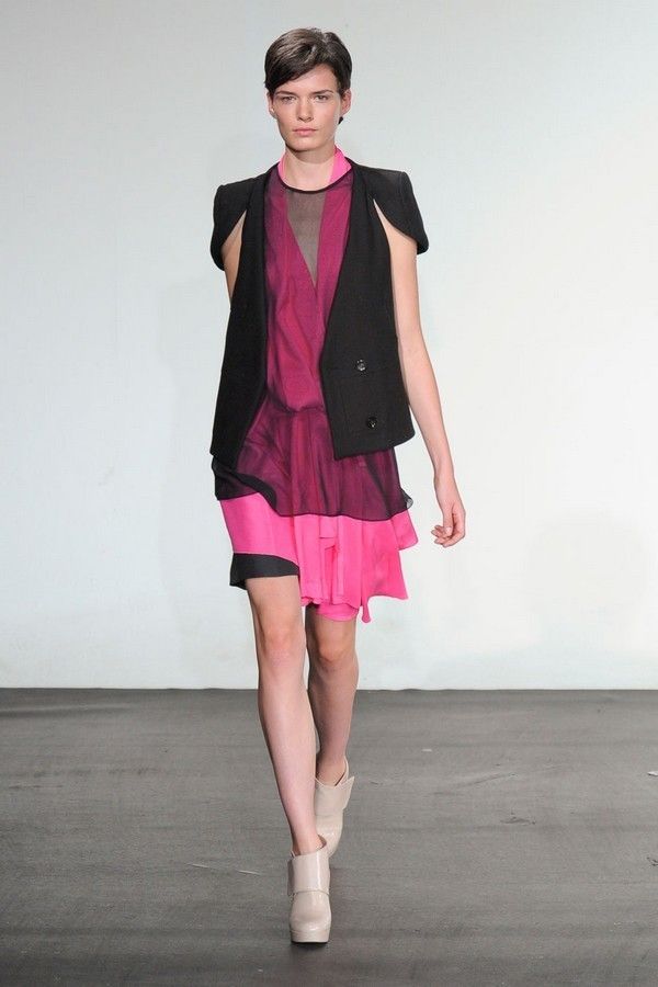 Clothing, Sleeve, Shoulder, Human leg, Joint, Collar, Style, Pink, Fashion show, Knee, 