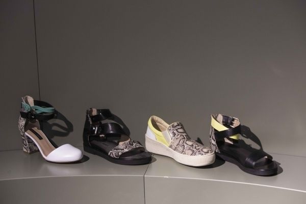 Footwear, Product, Shoe, White, Fashion, Black, Tan, Grey, Brand, Walking shoe, 