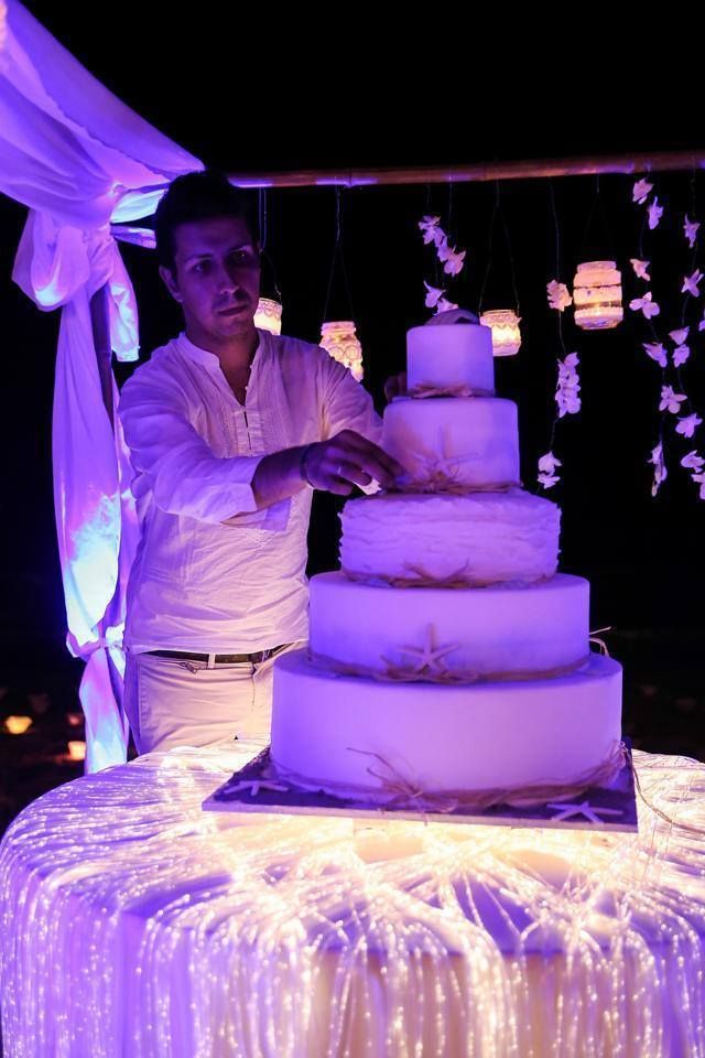 Cake, Purple, Dessert, Baked goods, Pink, Ingredient, Cake decorating, Sweetness, Wedding ceremony supply, Cuisine, 