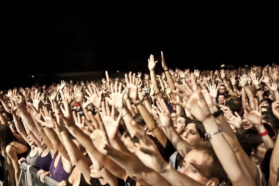 Crowd, Finger, People, Social group, Hand, Audience, Summer, Public event, Concert, Thumb, 