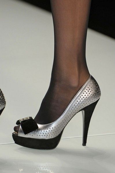 Footwear, High heels, Joint, Human leg, Sandal, Style, Basic pump, Foot, Fashion, Black, 