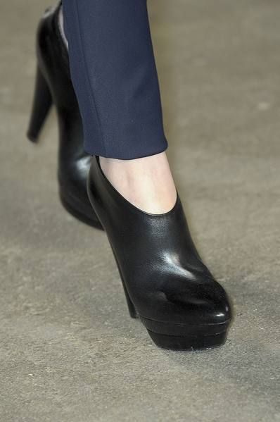 Leather, Black, Knee-high boot, Boot, Court shoe, Velvet, High heels, Basic pump, Dress shoe, Costume accessory, 