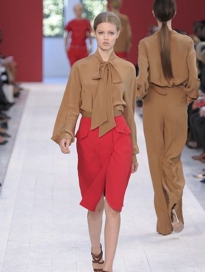 Sleeve, Shoulder, Red, Collar, Joint, Outerwear, Fashion show, Style, Runway, Fashion model, 