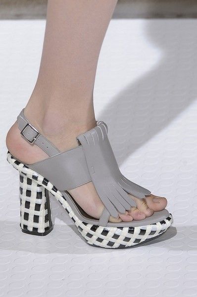 Footwear, Human leg, Joint, White, Sandal, Style, Foot, Toe, Fashion, Grey, 