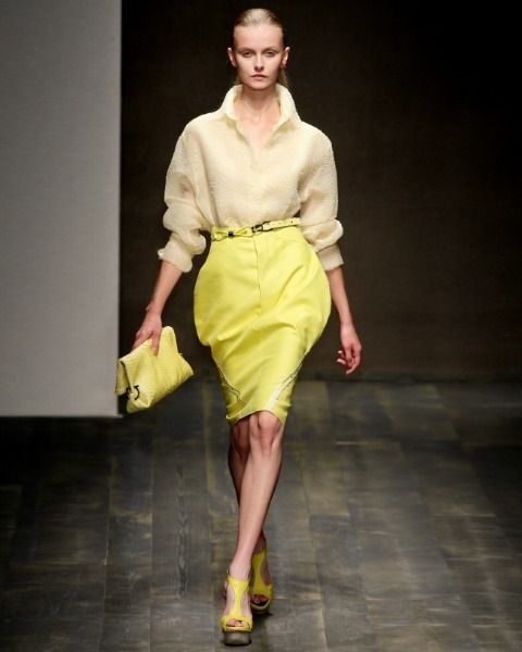 Footwear, Leg, Yellow, Sleeve, Human body, Human leg, Shoulder, Fashion show, Joint, Style, 