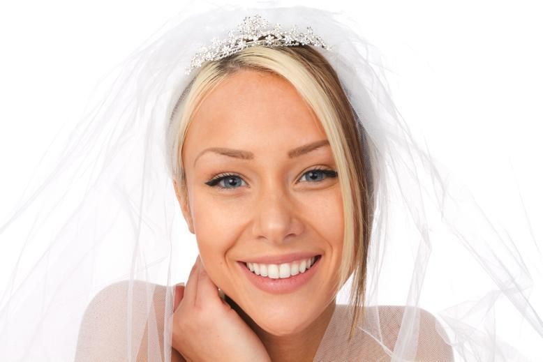 Lip, Smile, Hairstyle, Skin, Chin, Forehead, Eyebrow, Bridal accessory, Veil, Facial expression, 
