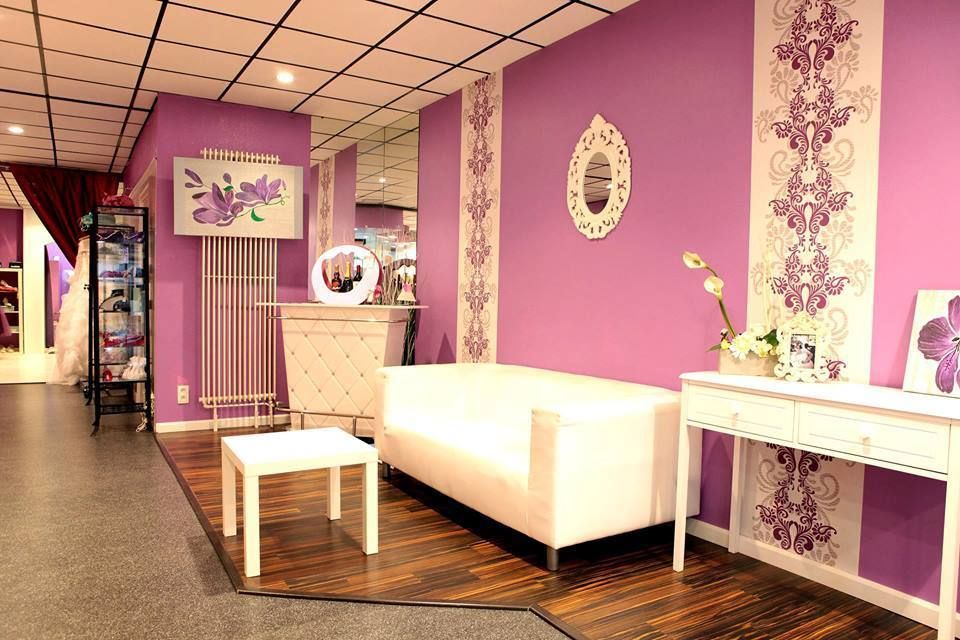 Interior design, Flooring, Floor, Room, Purple, Wall, Ceiling, Magenta, Interior design, Violet, 