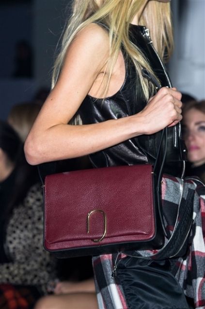Hairstyle, Style, Bag, Street fashion, Fashion, Beauty, Blond, Long hair, Shoulder bag, Leather, 