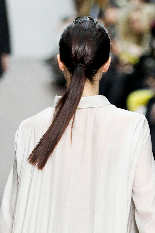Hairstyle, Sleeve, Shoulder, Style, Back, Fashion, Neck, Street fashion, Long hair, Brown hair, 