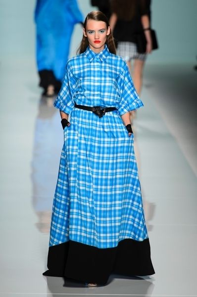 Blue, Fashion show, Sleeve, Textile, Joint, Dress, Runway, One-piece garment, Pattern, Style, 