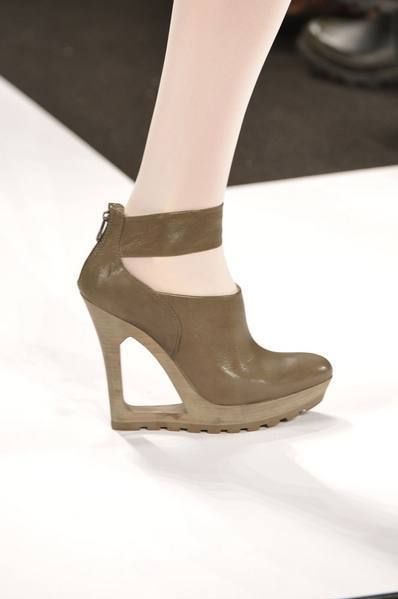 Brown, High heels, Joint, Sandal, Basic pump, Tan, Foot, Fashion, Beige, Bridal shoe, 