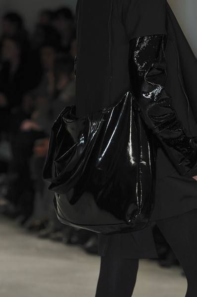 Style, Bag, Fashion, Black, Leather, Street fashion, Shoulder bag, Leather jacket, Hobo bag, Fashion design, 