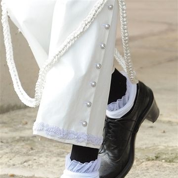 Footwear, Textile, Outerwear, White, Style, Boot, Street fashion, Fashion, Pattern, Black, 