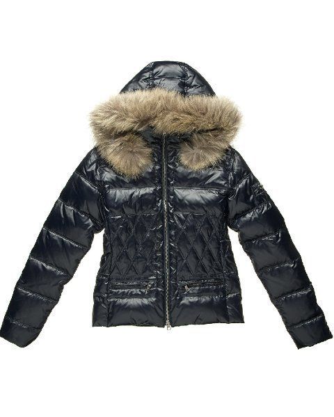 Clothing, Jacket, Sleeve, Textile, Fur clothing, Outerwear, Coat, Natural material, Fashion, Black, 