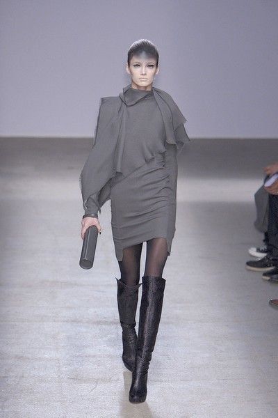 Clothing, Footwear, Sleeve, Fashion show, Joint, Outerwear, Style, Runway, Fashion model, Knee, 