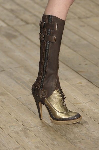 High heels, Human leg, Fashion, Tan, Beige, Leather, Sandal, Close-up, Foot, Fashion design, 