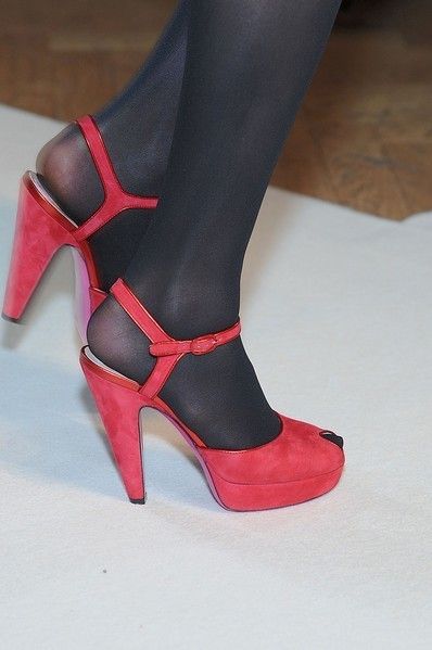 Human leg, Joint, Red, Basic pump, Carmine, Fashion, Costume accessory, Dancing shoe, High heels, Foot, 