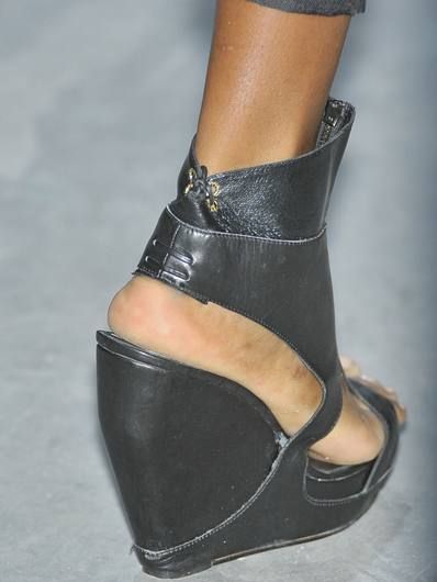 Human leg, Joint, Sandal, High heels, Fashion, Leather, Foot, Fashion design, Ankle, Silver, 