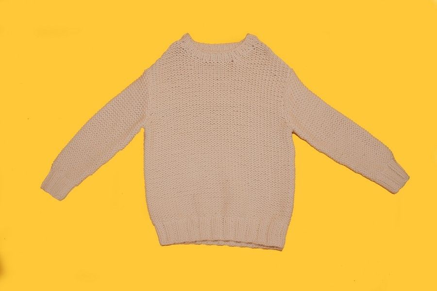 Yellow, Sleeve, Textile, Pattern, Neck, Grey, Beige, Sweater, Gesture, Woolen, 