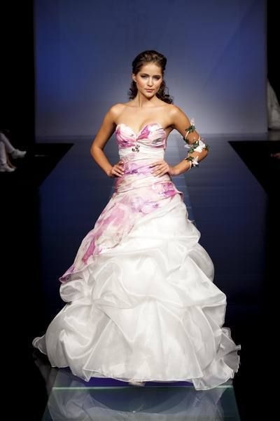 Clothing, Hairstyle, Shoulder, Bridal clothing, Dress, Joint, Gown, Strapless dress, Formal wear, Wedding dress, 