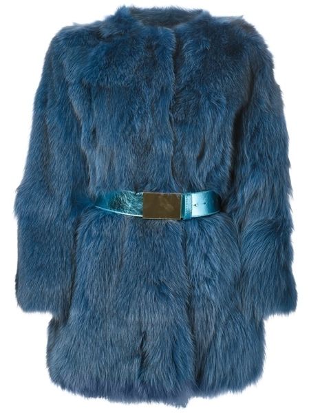 Blue, Textile, Fur clothing, Natural material, Wool, Electric blue, Animal product, Woolen, Fur, Hood, 