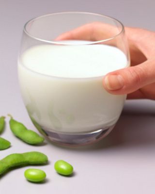 Finger, Drink, Ingredient, Milk, Drinkware, Fluid, Plant milk, Glass, Dishware, Raw milk, 