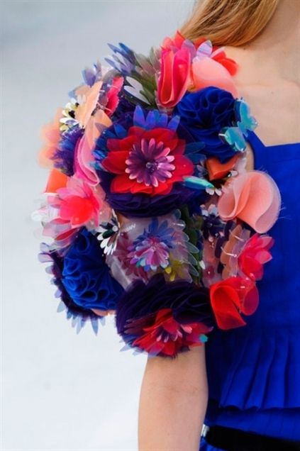 Blue, Electric blue, Fashion, Cobalt blue, Natural material, Fur, Cut flowers, Day dress, Floral design, Hair accessory, 