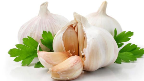 Garlic, Ingredient, White, Natural foods, Vegetable, Whole food, Produce, Peach, Vegan nutrition, Elephant garlic, 