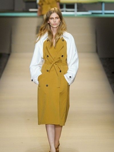 Clothing, Yellow, Brown, Sleeve, Shoulder, Human leg, Joint, Outerwear, Style, Coat, 